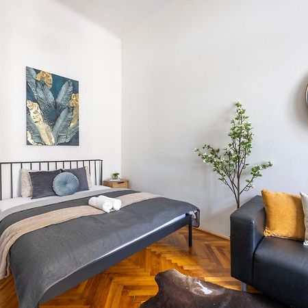 Charming & Cozy Stylish Apartment In The Heart Of Budapest Bagian luar foto