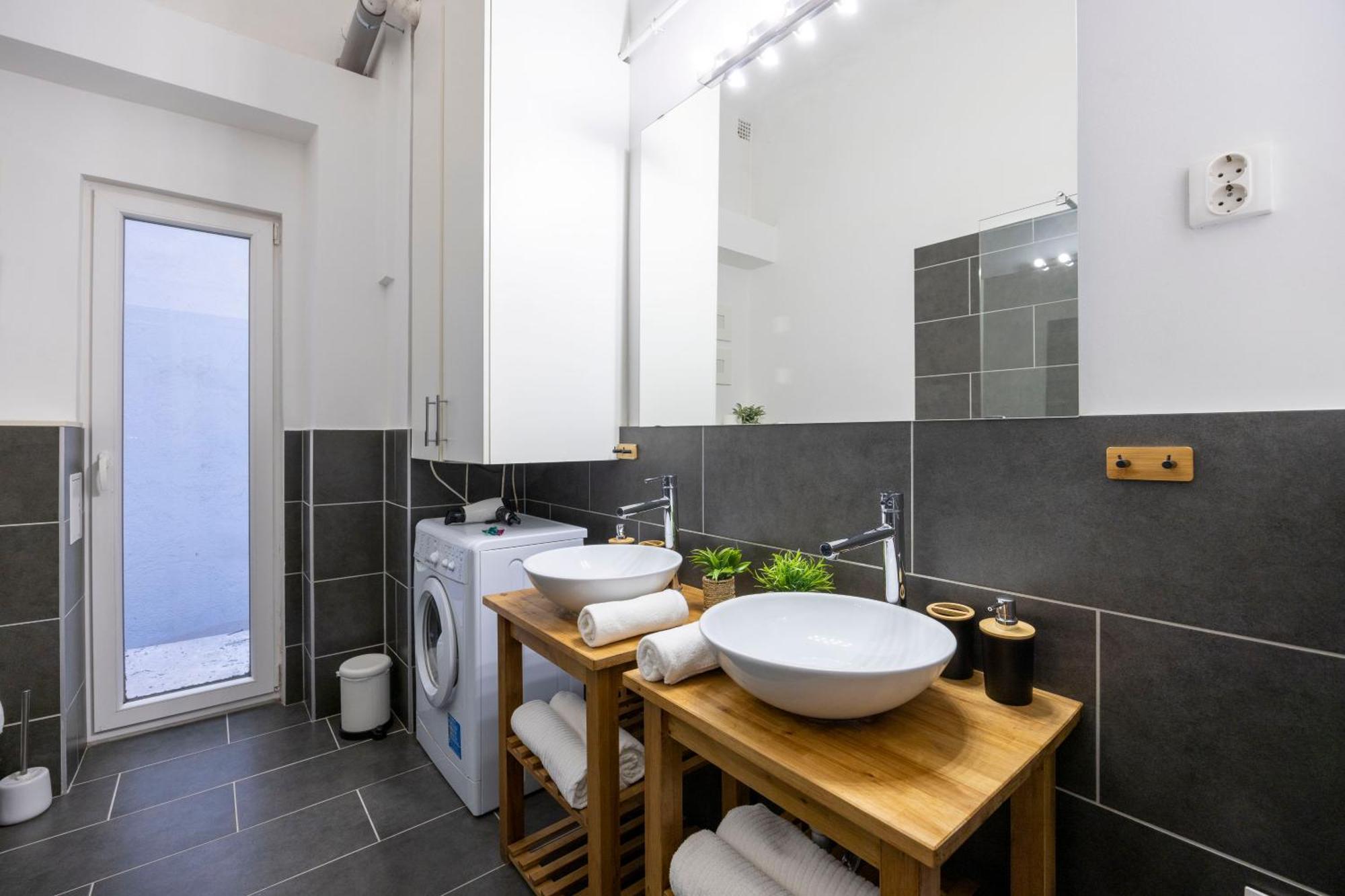 Charming & Cozy Stylish Apartment In The Heart Of Budapest Bagian luar foto