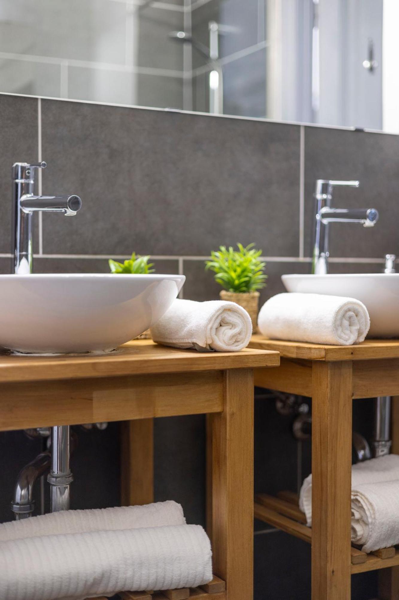 Charming & Cozy Stylish Apartment In The Heart Of Budapest Bagian luar foto