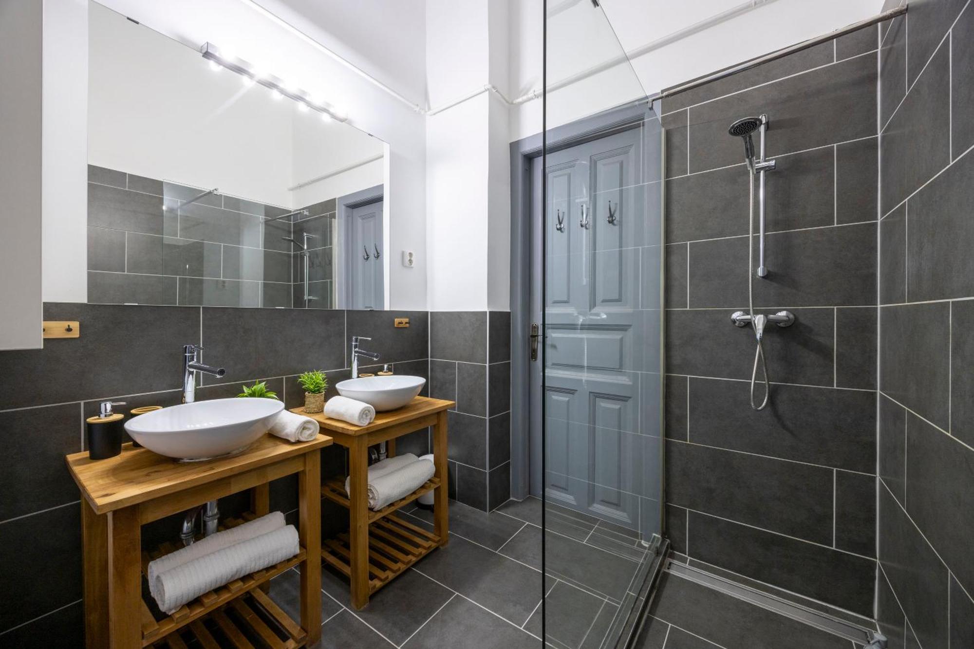 Charming & Cozy Stylish Apartment In The Heart Of Budapest Bagian luar foto